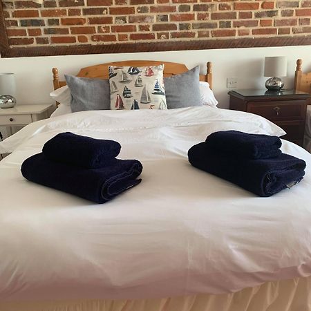Ye Olde White Harte Hotel Burnham-on-Crouch Room photo