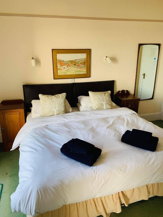 Ye Olde White Harte Hotel Burnham-on-Crouch Room photo