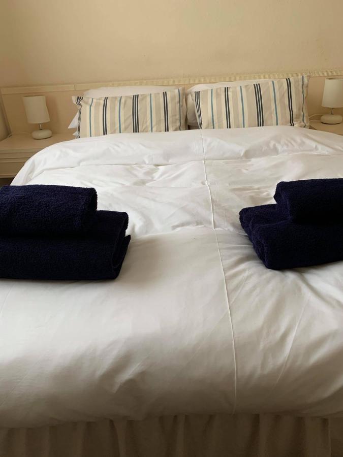 Ye Olde White Harte Hotel Burnham-on-Crouch Room photo