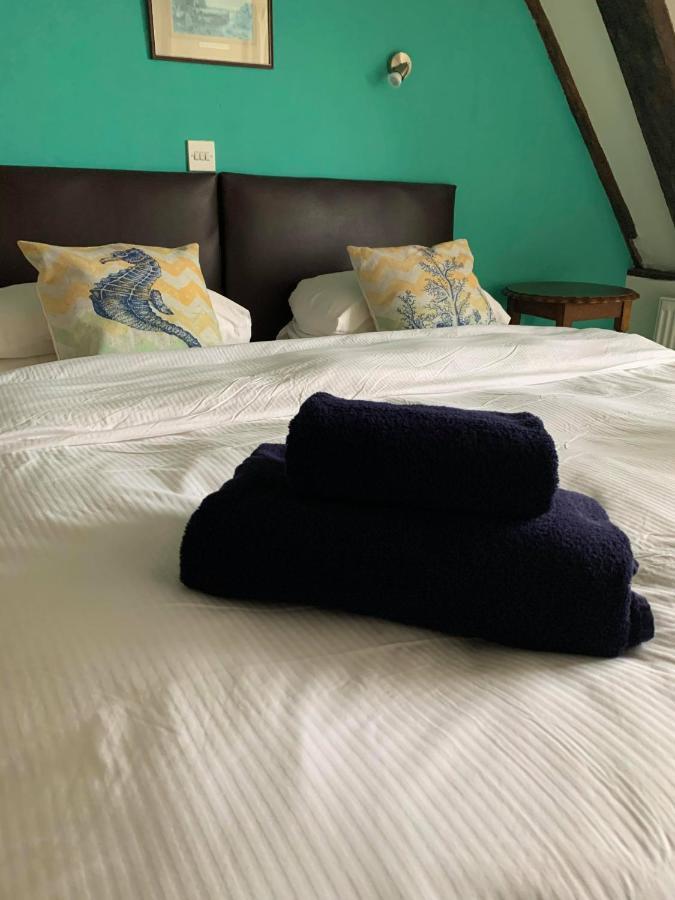 Ye Olde White Harte Hotel Burnham-on-Crouch Room photo