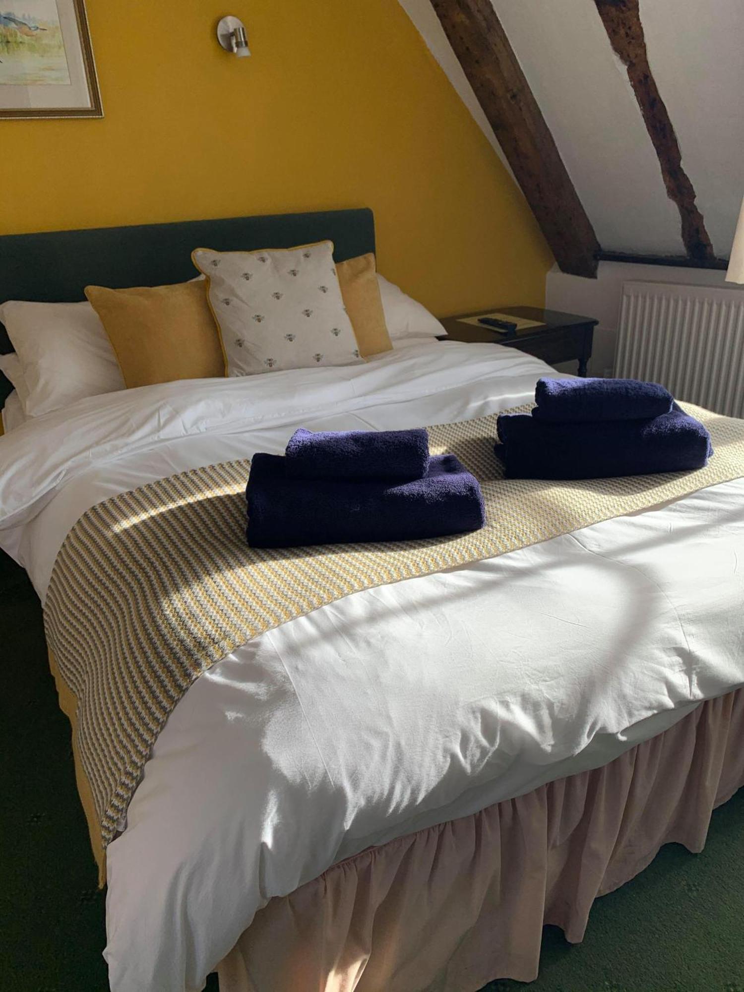 Ye Olde White Harte Hotel Burnham-on-Crouch Room photo